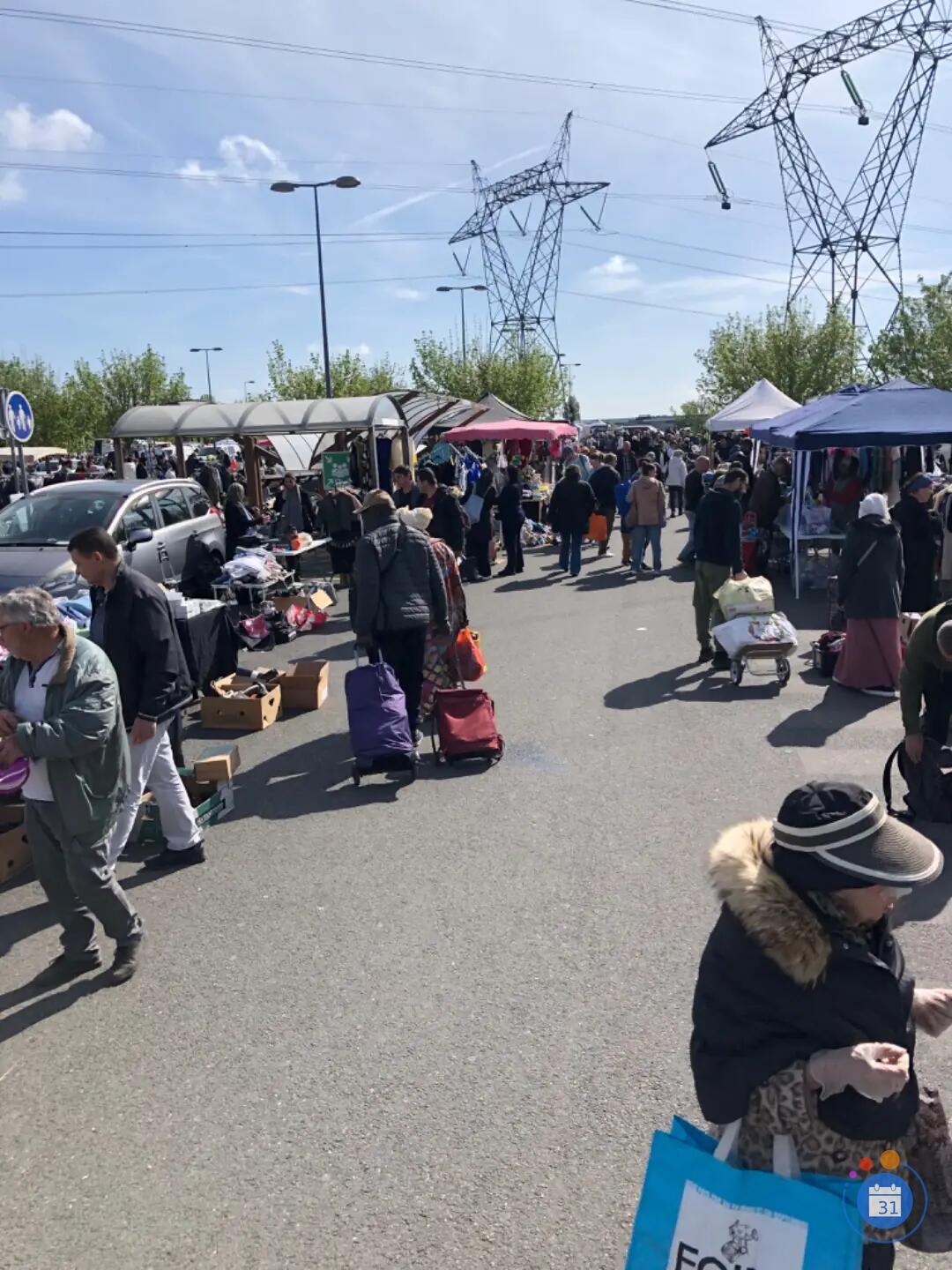 Image Grande Braderie Brocante Beauvais Parking Décathlon (photo 1)