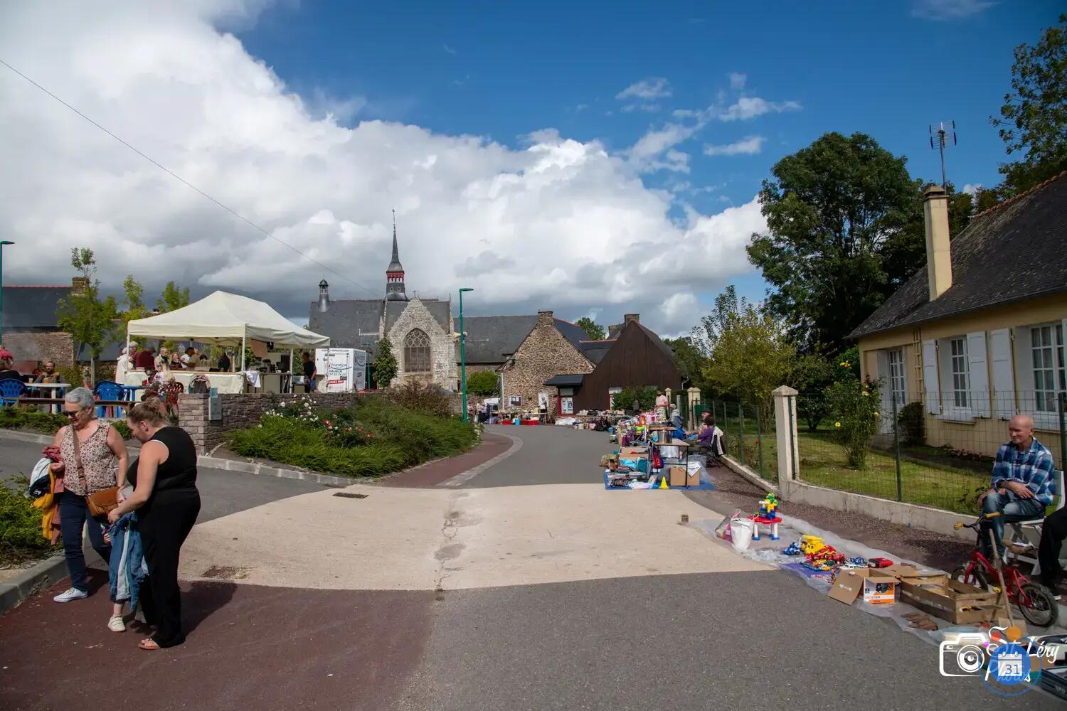 Image Vide grenier de SAINT LERY (photo 2)