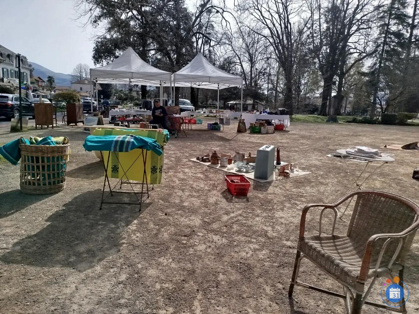 Image Brocante professionnelle du jardin public (photo 1)