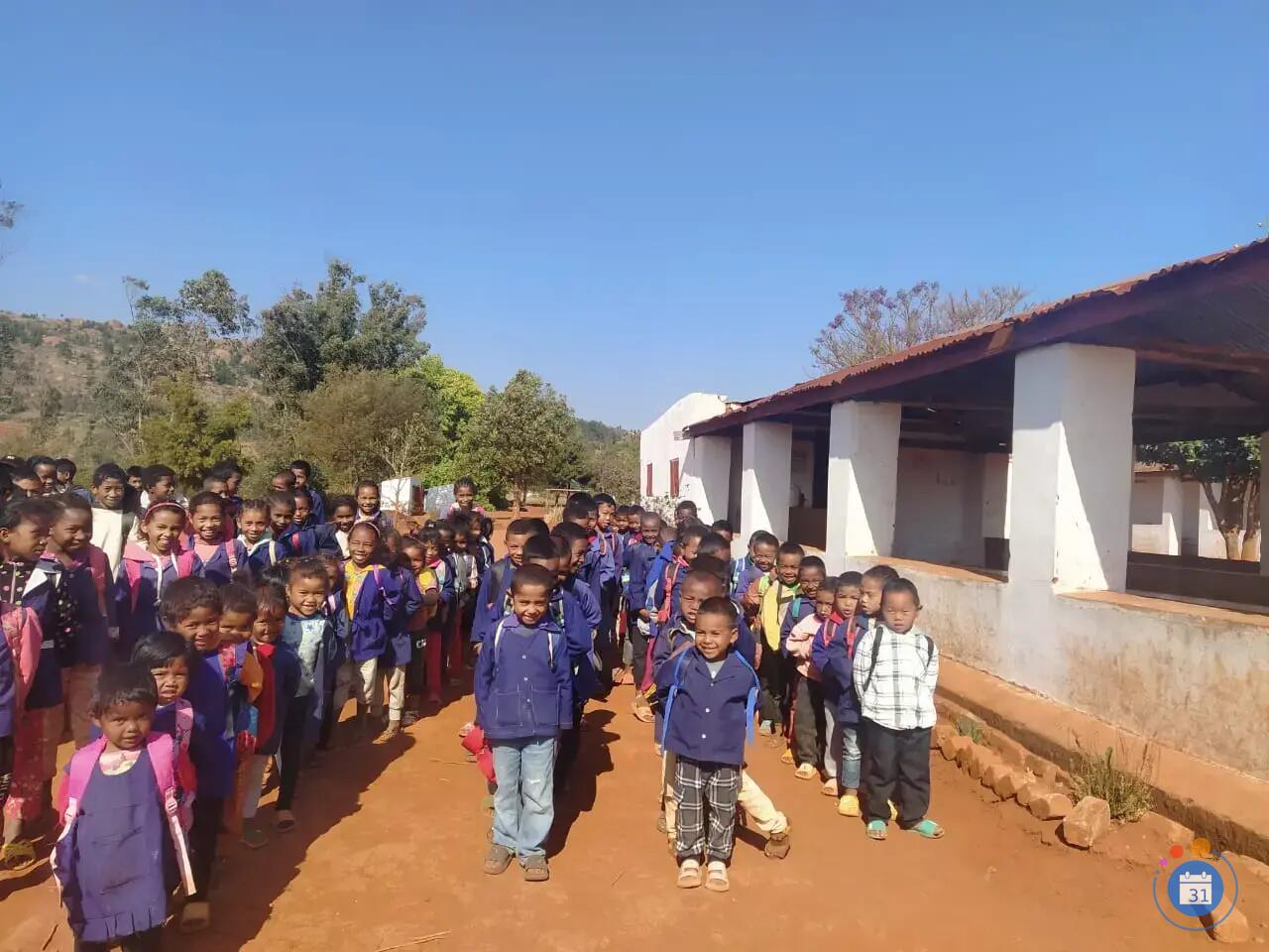 Image VIDE GRENIER DES ENFANTS DU BAOBAB - Pour soutenir une école malgache. (photo 2)