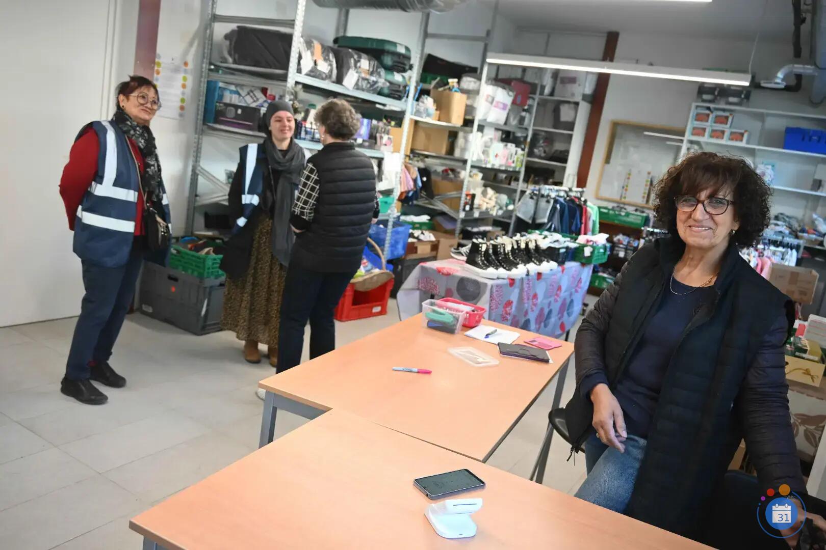Image Vente solidaire du Secours populaire pour les incendies (photo 2)