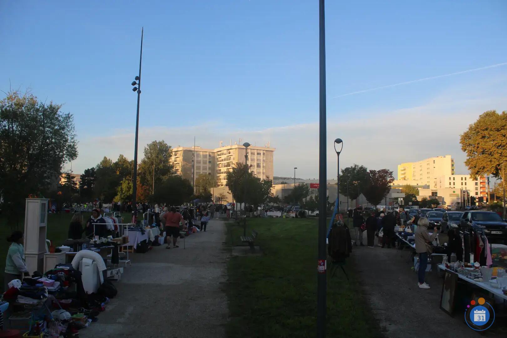Image Vide Grenier parc de l'orée des 2 Villes (photo 3)