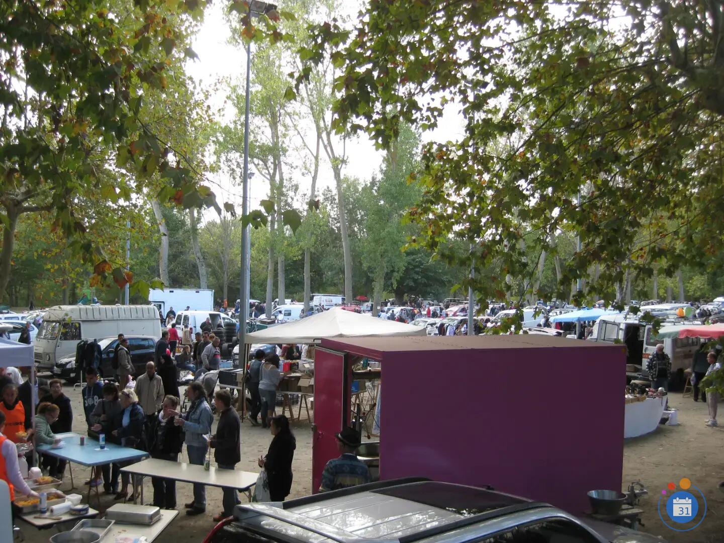 Image Vide greniers de la Pétanque de Roques (photo 1)