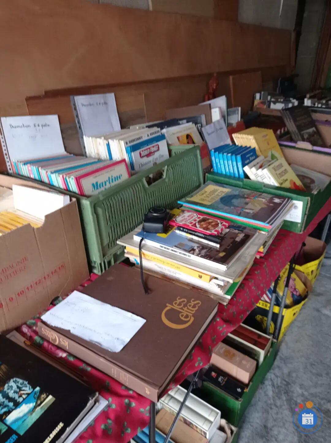 Image Vente livres, cartes postales et timbres (photo 3)