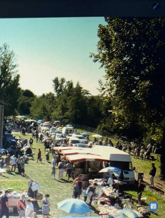 Image Vide grenier organisé par la batuc fanfare (photo 1)