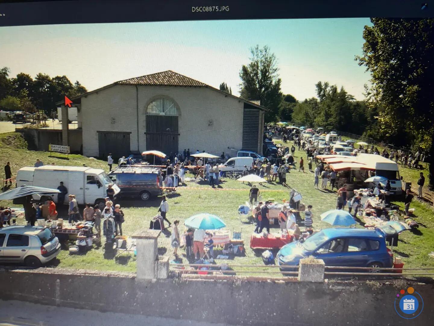 Image Vide grenier organisé par la batuc fanfare (photo 2)