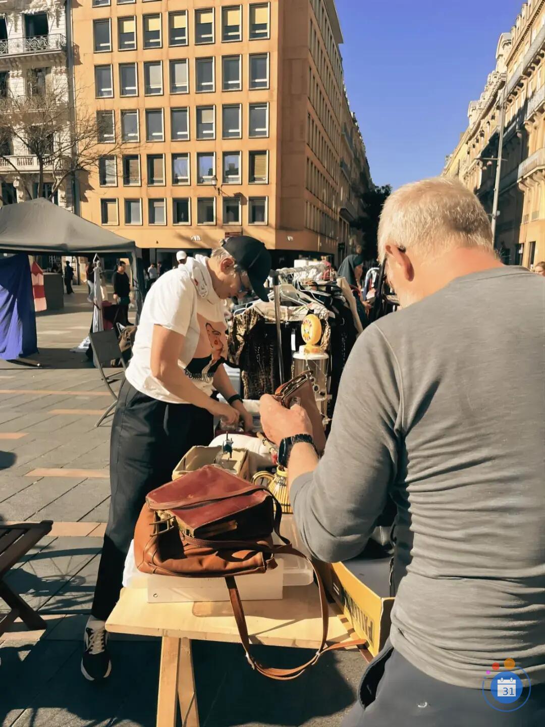 Image Vide Grenier Géant de la Rue Alsace Lorraine de Toulouse du dimanche 4 octobre (photo 3)