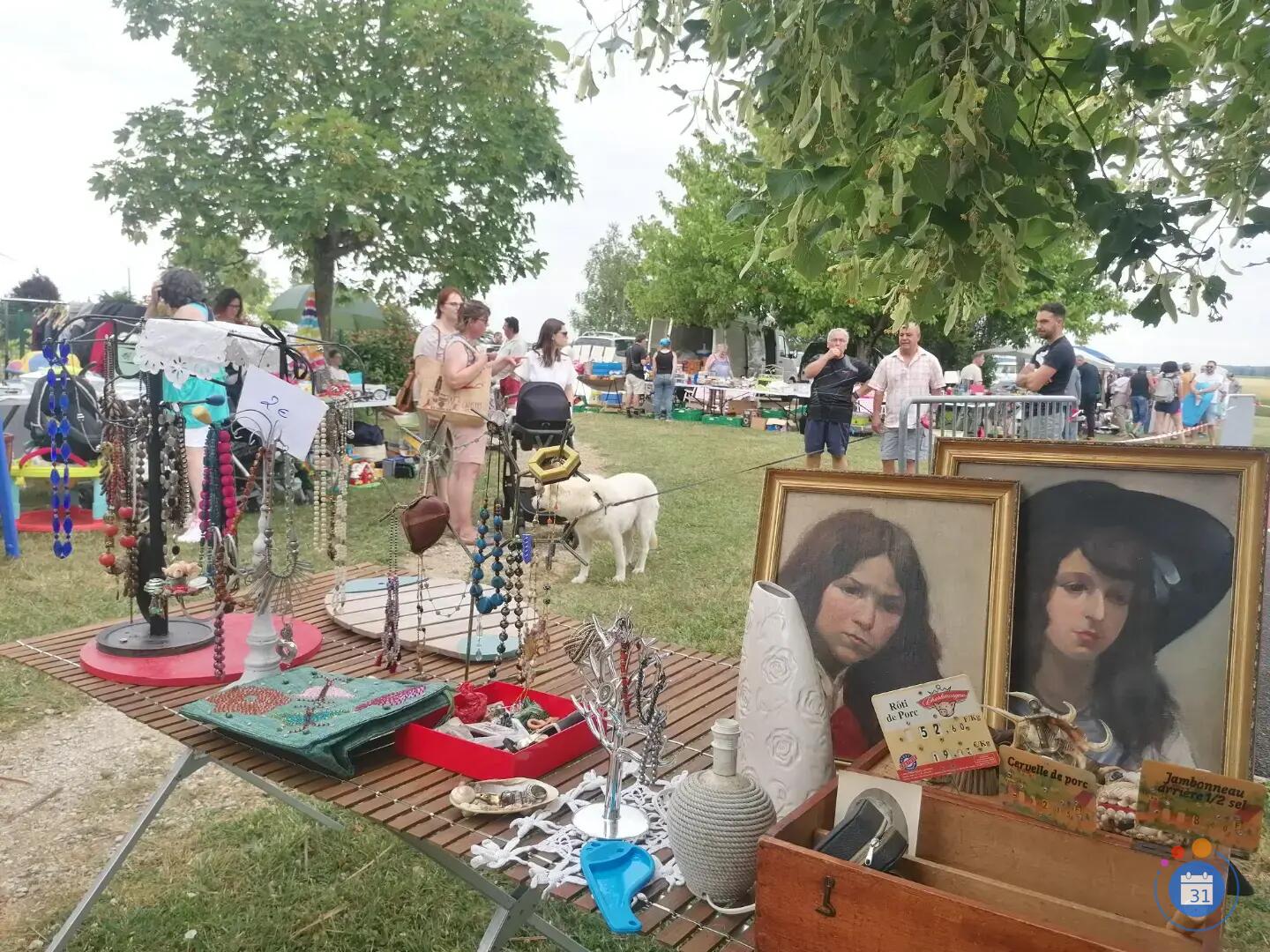 Image vide-greniers et marché des producteurs (photo 1)