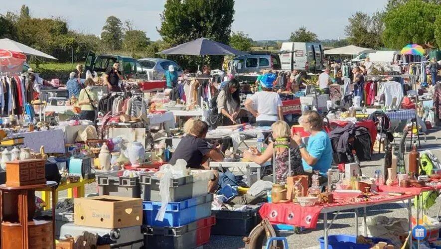 Image vide grenier de la maison de quartier Rosemont St Fejeux (photo 2)