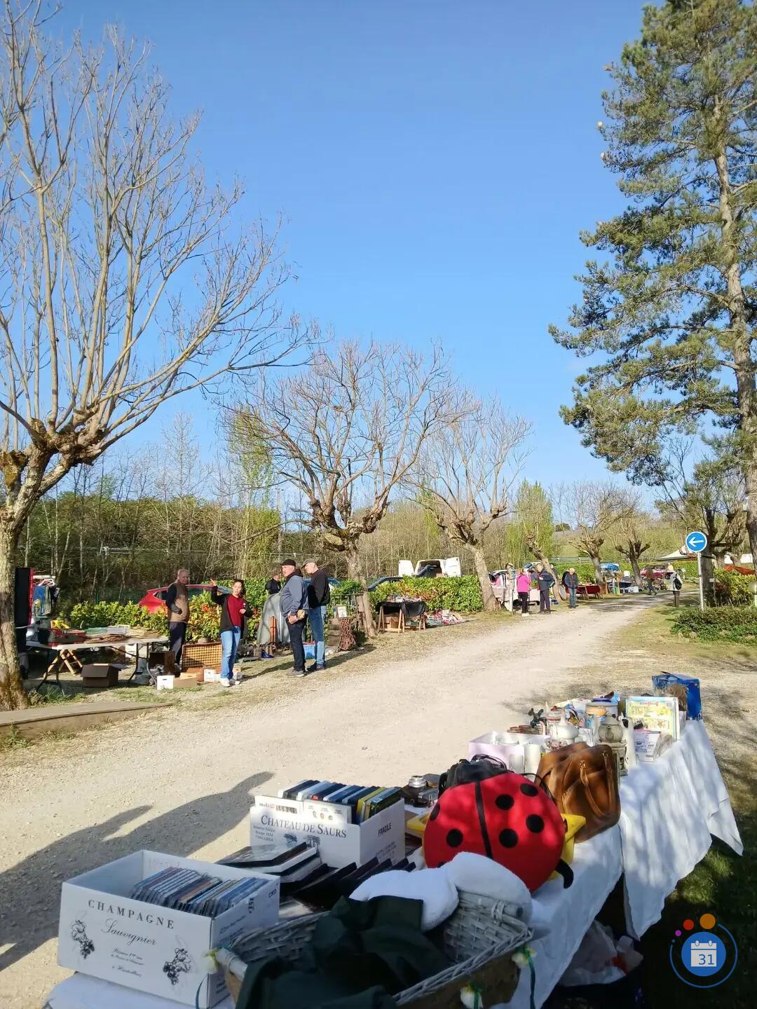 Image vide grenier et portes ouvertes du camping (photo 2)