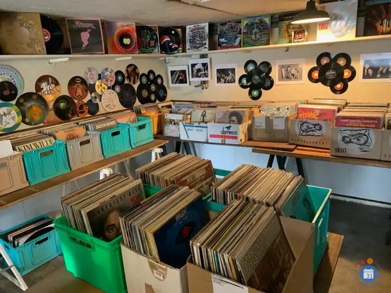 Image Grande vente vinyles 33 tours et 45 tours d'occasion. (photo 2)