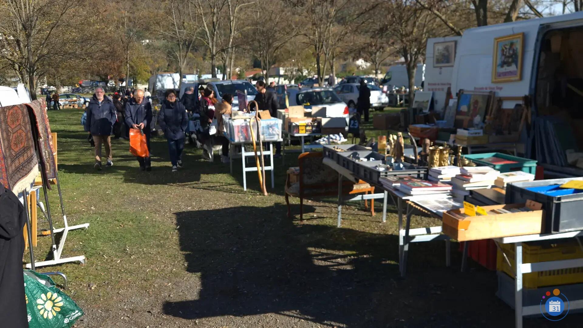 Image Nouvelle Grande brocante - Vide-grenier du 11 Novembre (photo 1)