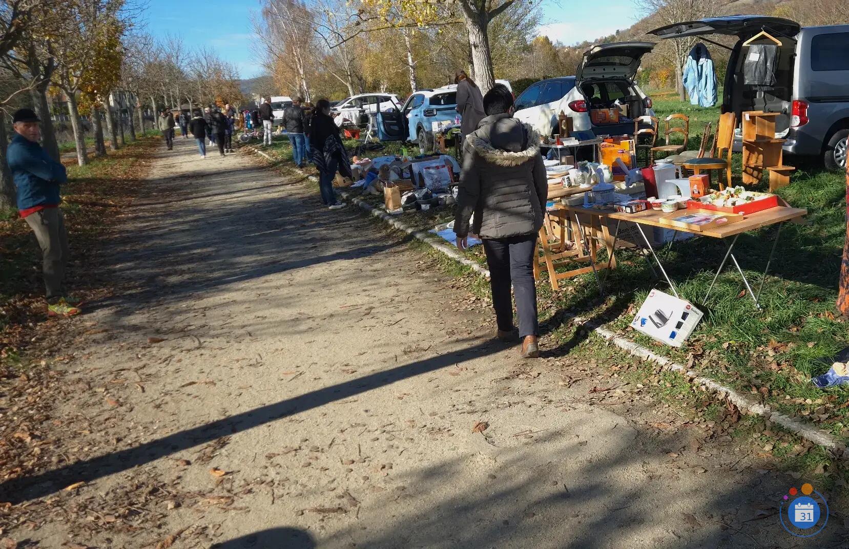 Image Nouvelle Grande brocante - Vide-grenier du 11 Novembre (photo 3)