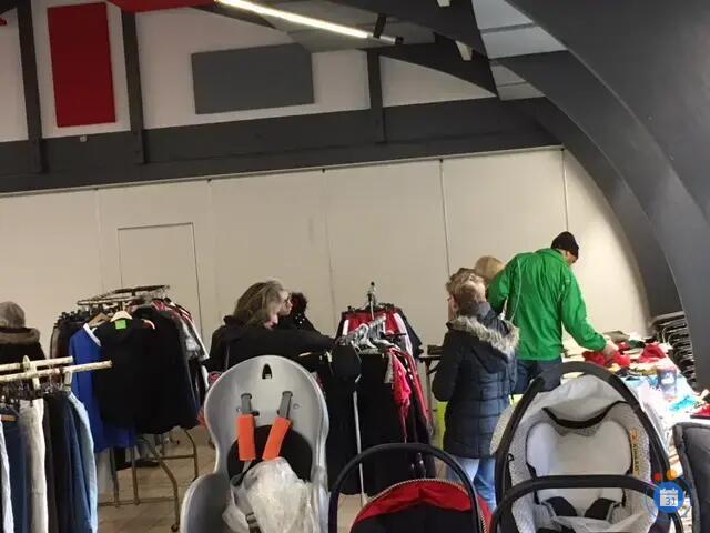 Image bourse aux vêtements d'hiver pour toute la famille et matériel de puériculture (photo 2)