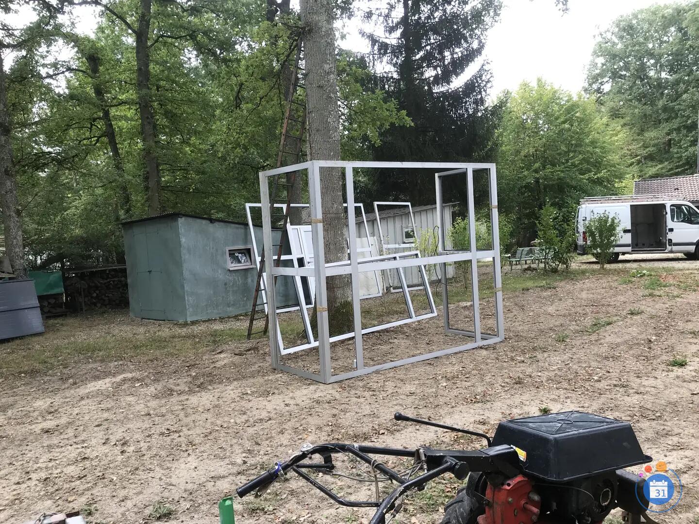 Image Vide maison (vêtements, vaisselle, jouets, livres, matériel de jardinage) (photo 4)