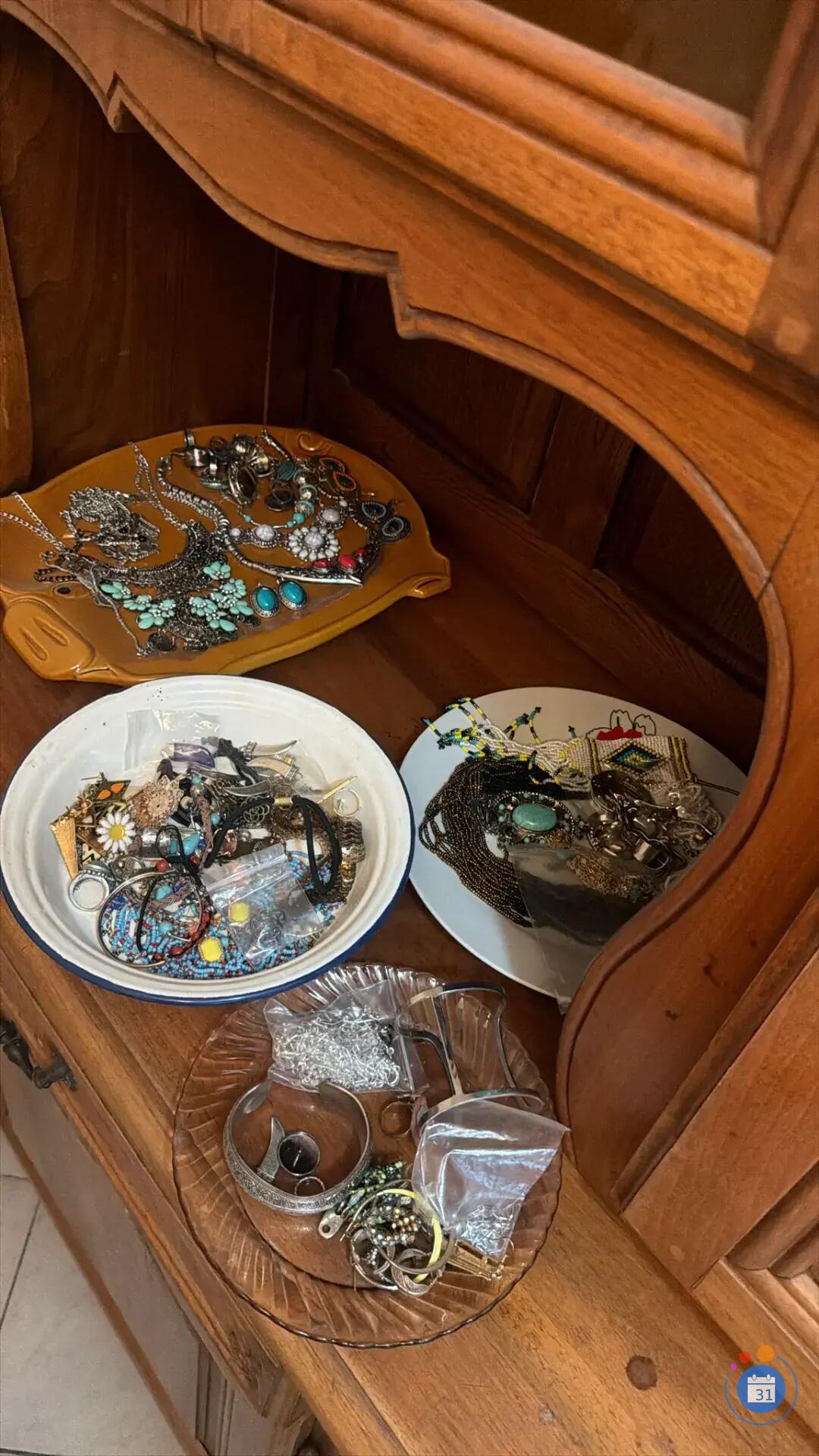 Image Vide dressing bijoux fantaisies. (photo 2)