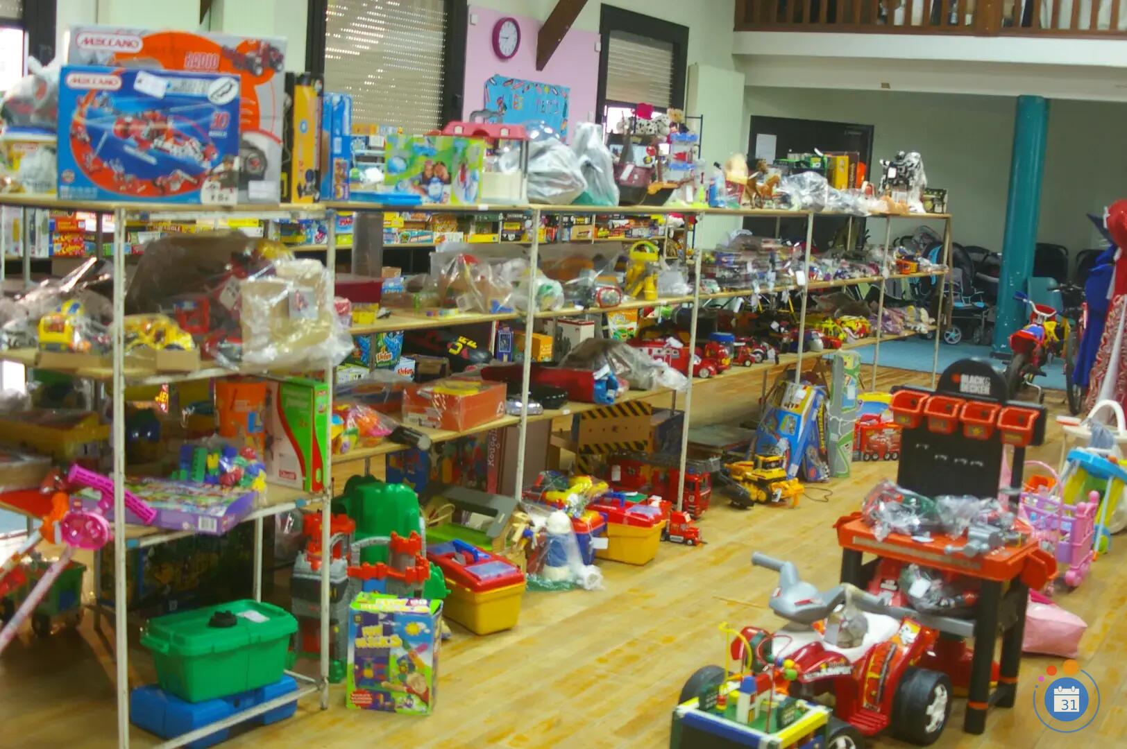 Image Bourse aux jouets, skis, déco et pull de Noel, bijoux (photo 1)