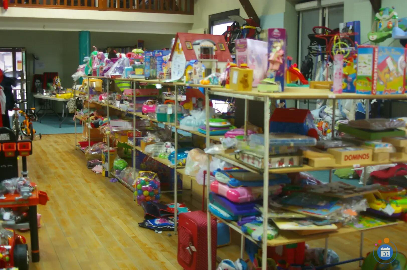 Image Bourse aux jouets, skis, déco et pull de Noel, bijoux (photo 2)