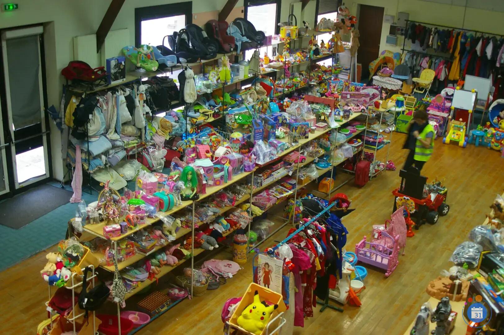 Image Bourse aux jouets, skis, déco et pull de Noel, bijoux (photo 3)