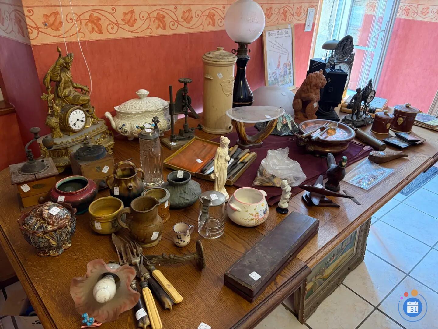 Image Bon vide maison tableaux bibelots horlogerie coutellerie fonds de grenier et ate (photo 2)
