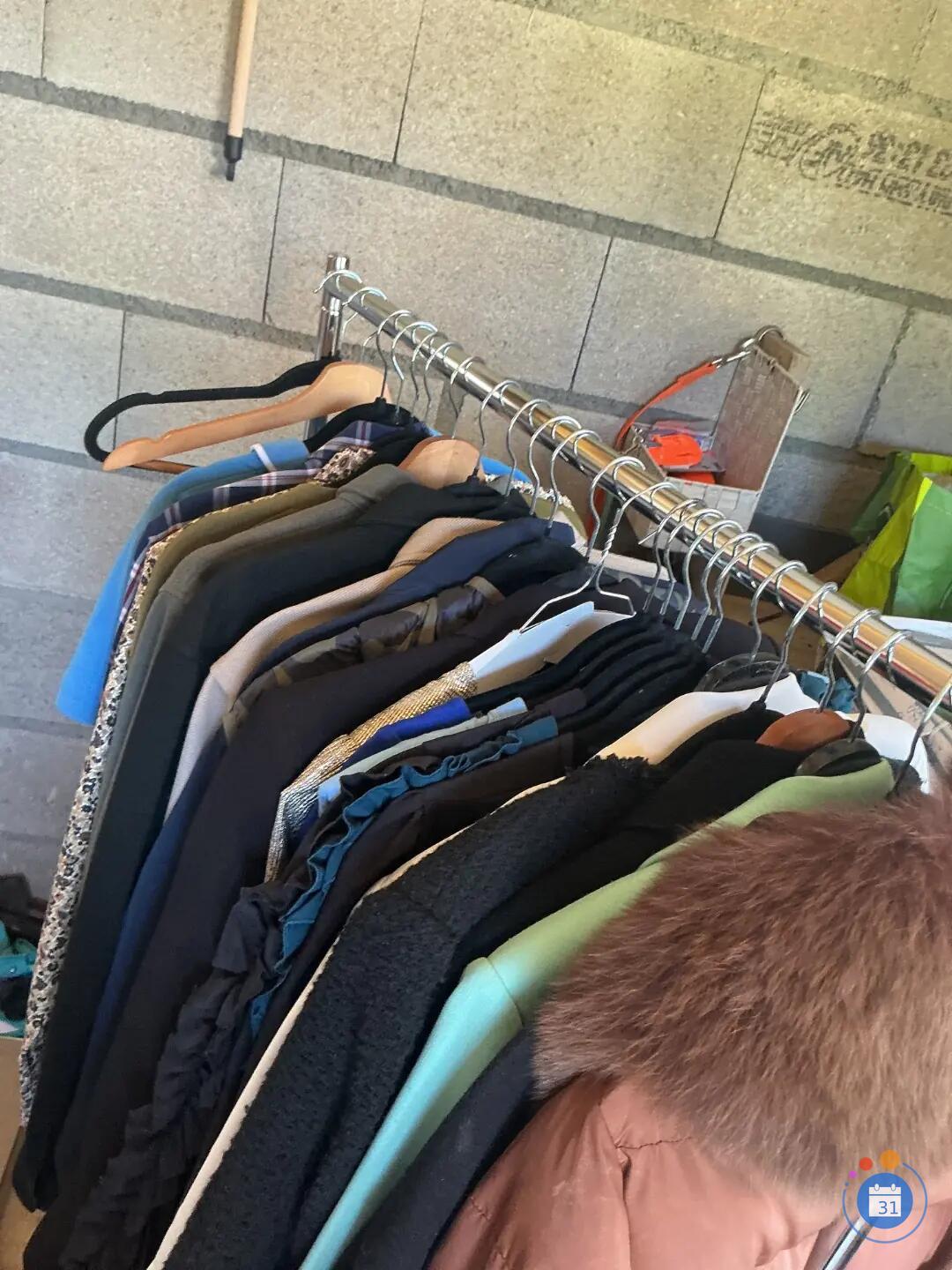Image Vide, maison, petit prix, vêtements, outillage, jouets, etc. (photo 2)