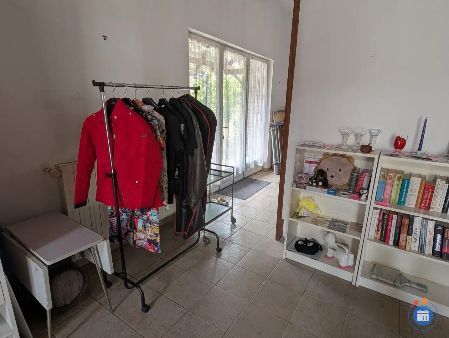 Image Vide-maison – meubles, vinyles, livres, Pokémon, Harry Potter (photo 2)
