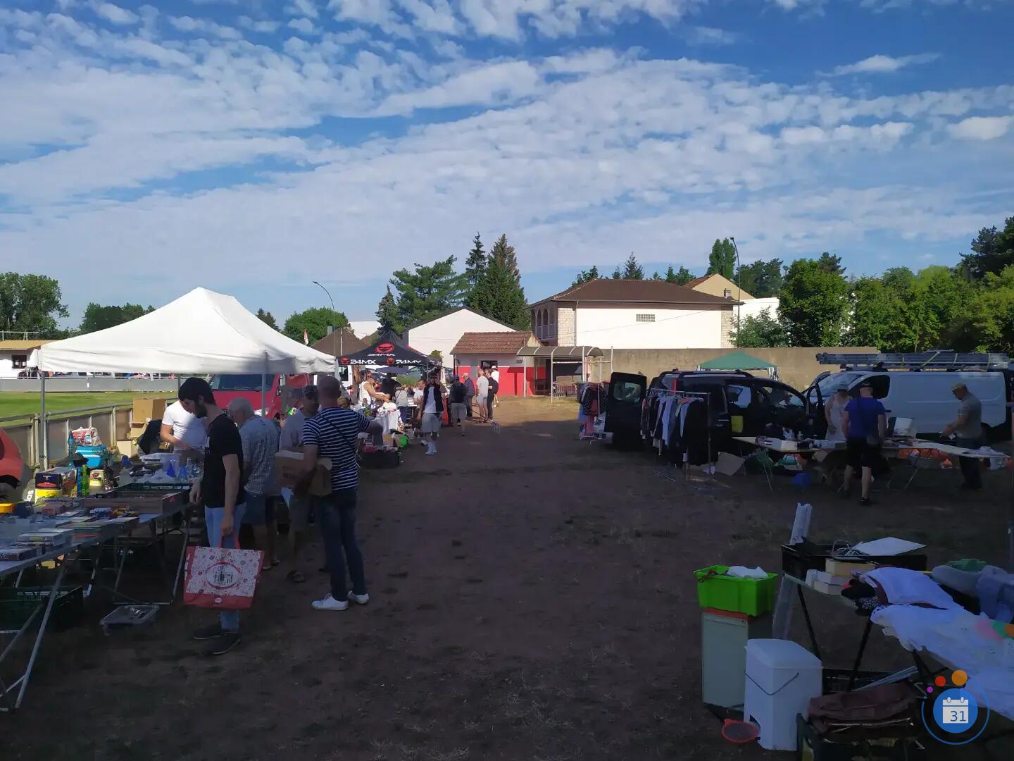 Image Marché aux puces S.O.M stade de foot (à coté d'aquagliss) (photo 4)