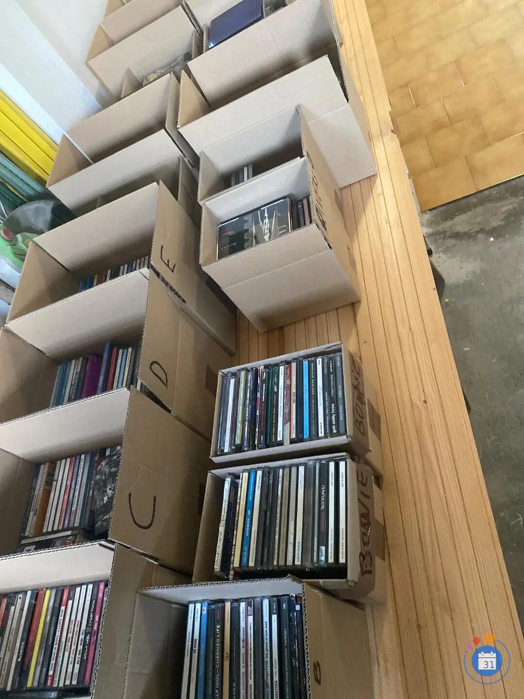 Image Vide bibliothèque, CD, DVD, Vinyle, livres, peintures sur toile, (photo 1)