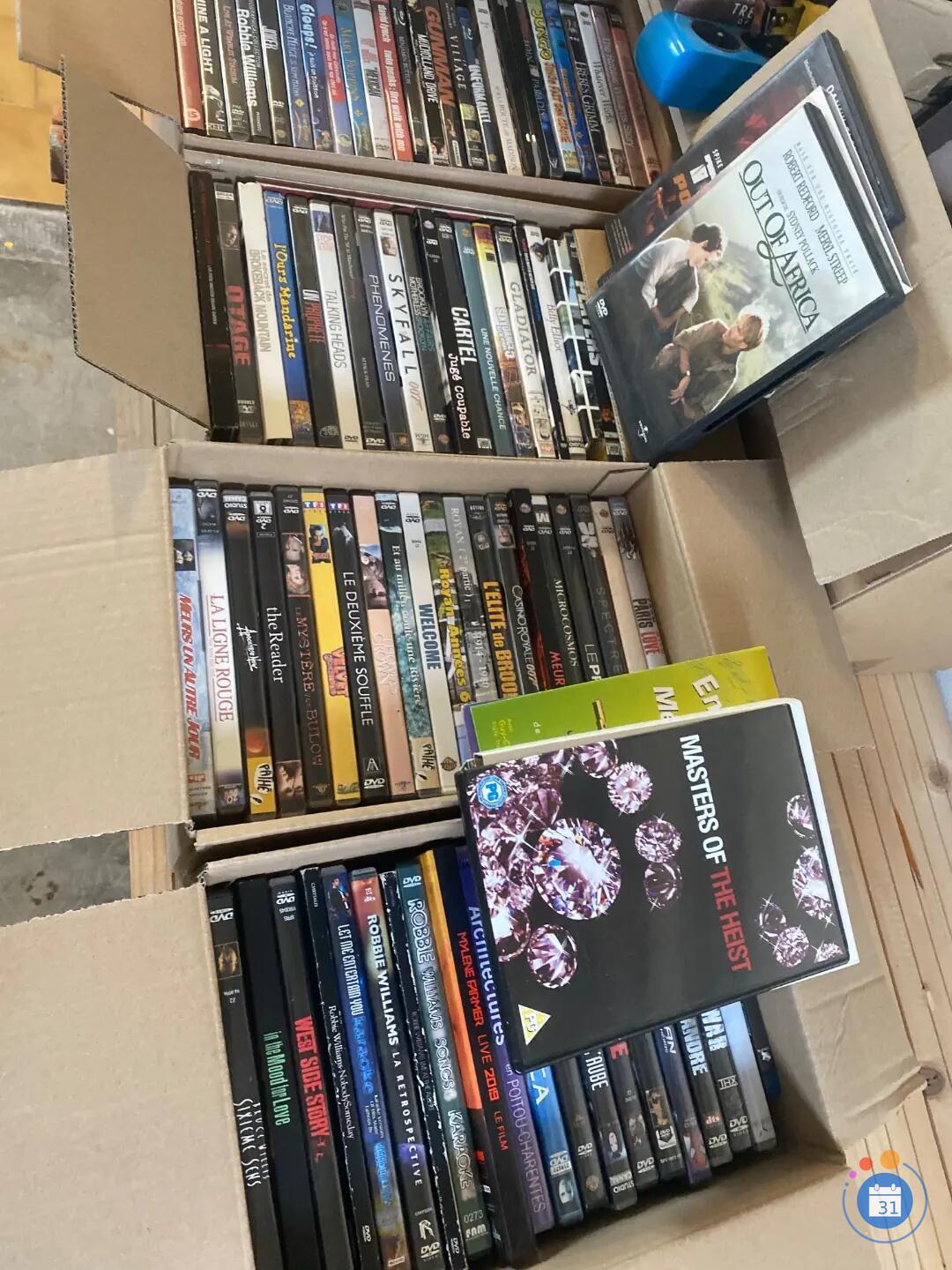 Image Vide bibliothèque, CD, DVD, Vinyle, livres, peintures sur toile, (photo 2)