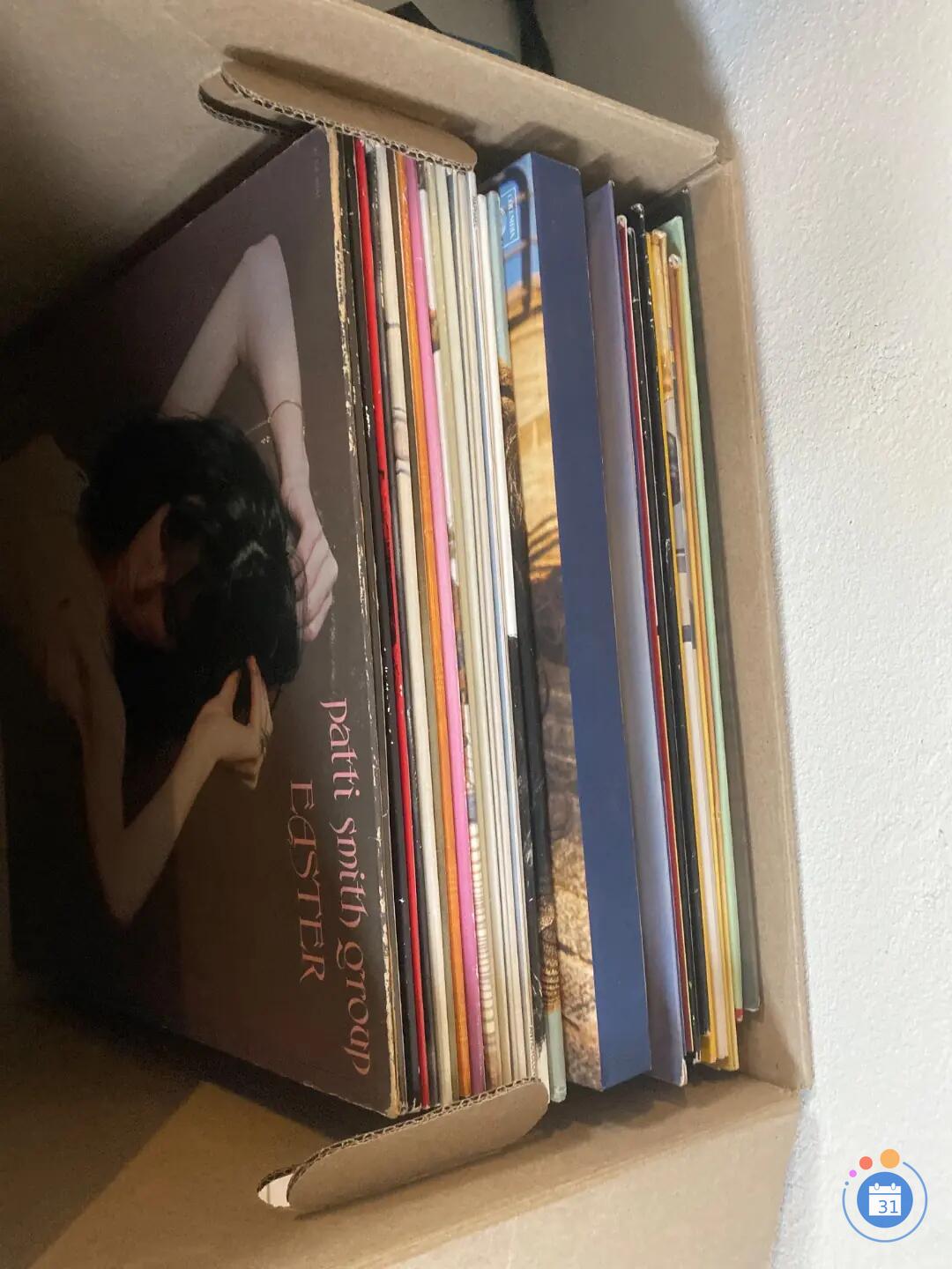 Image Vide bibliothèque, CD, DVD, Vinyle, livres, peintures sur toile, (photo 3)