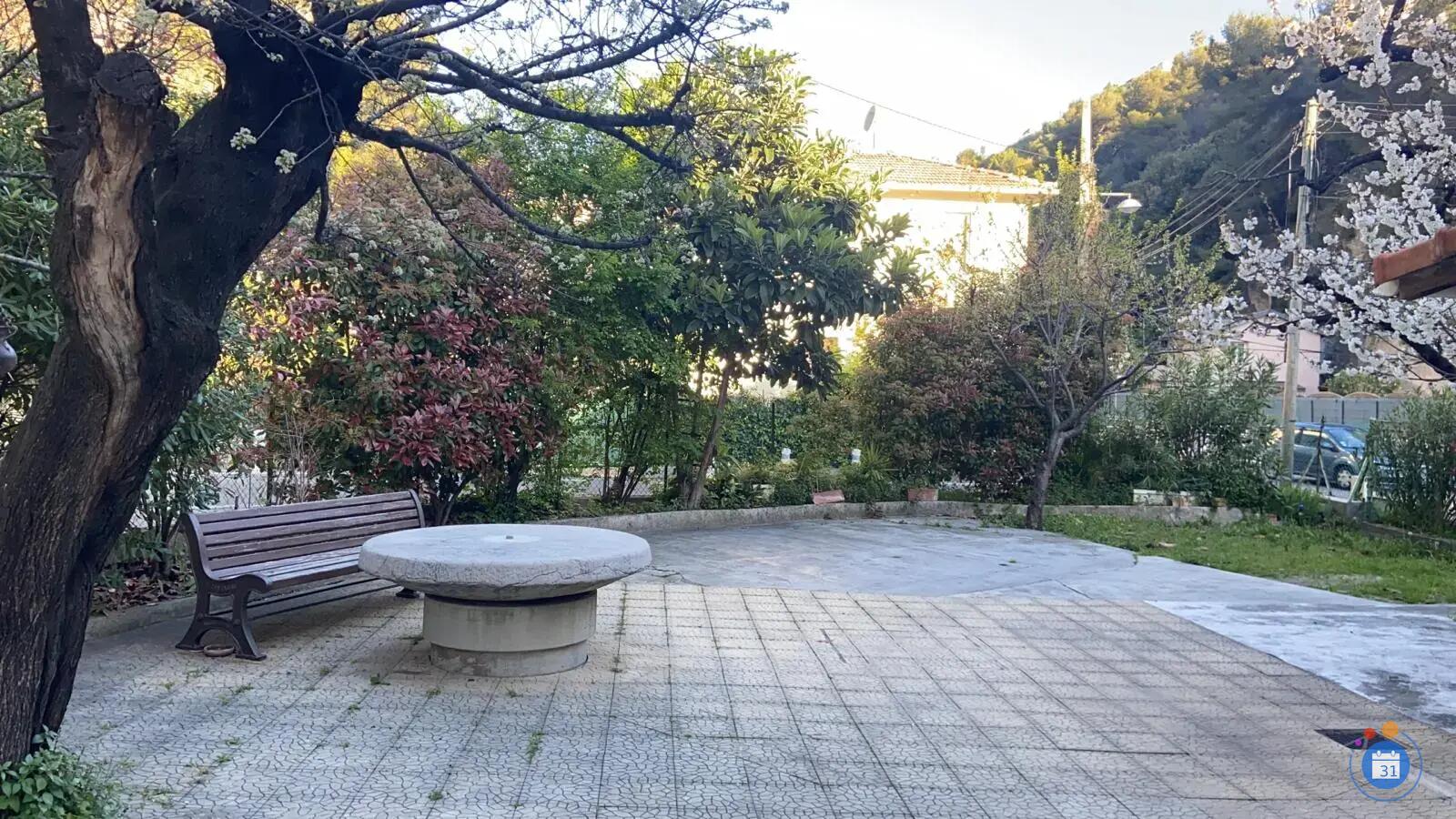 Image Grand Vide-Maison a Nice dans le jardin de ma propriete (photo 1)