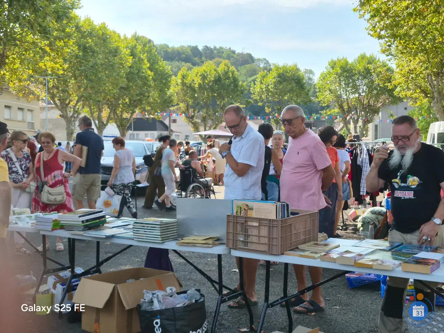 Image Vide grenier, brocante (photo 2)