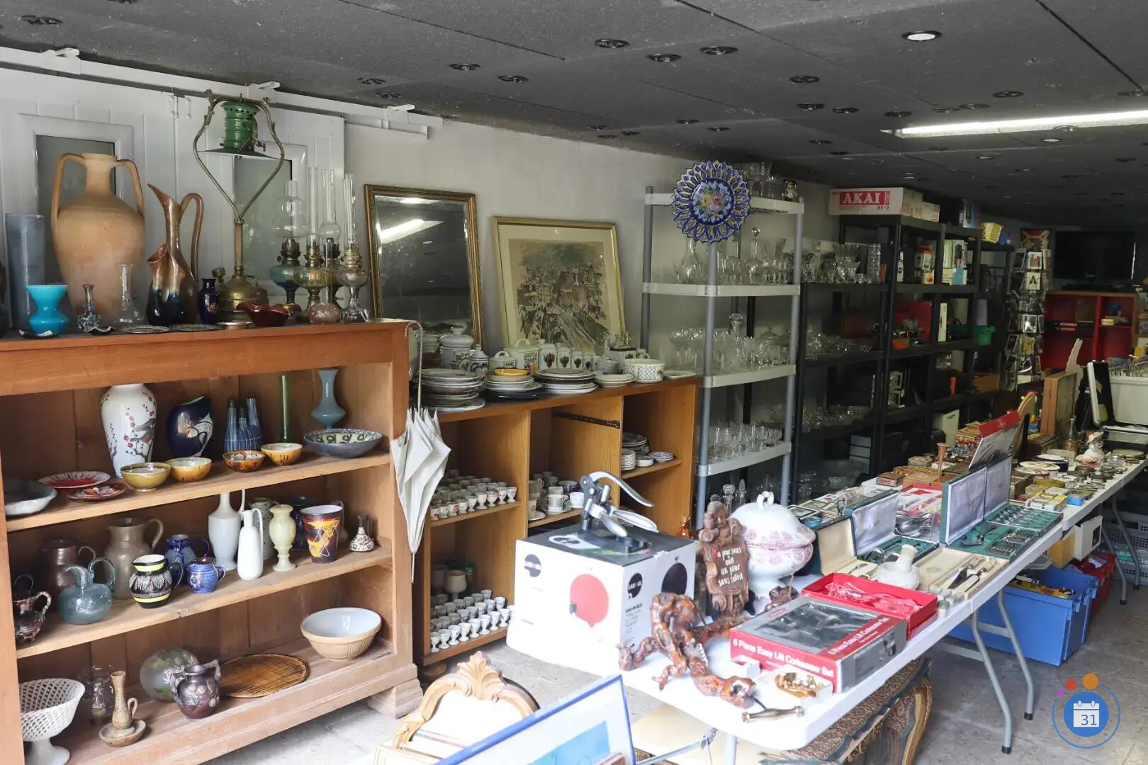 Image Vide-maison suite à un héritage – meubles, objets anciens, vinyles, vêtements… (photo 2)