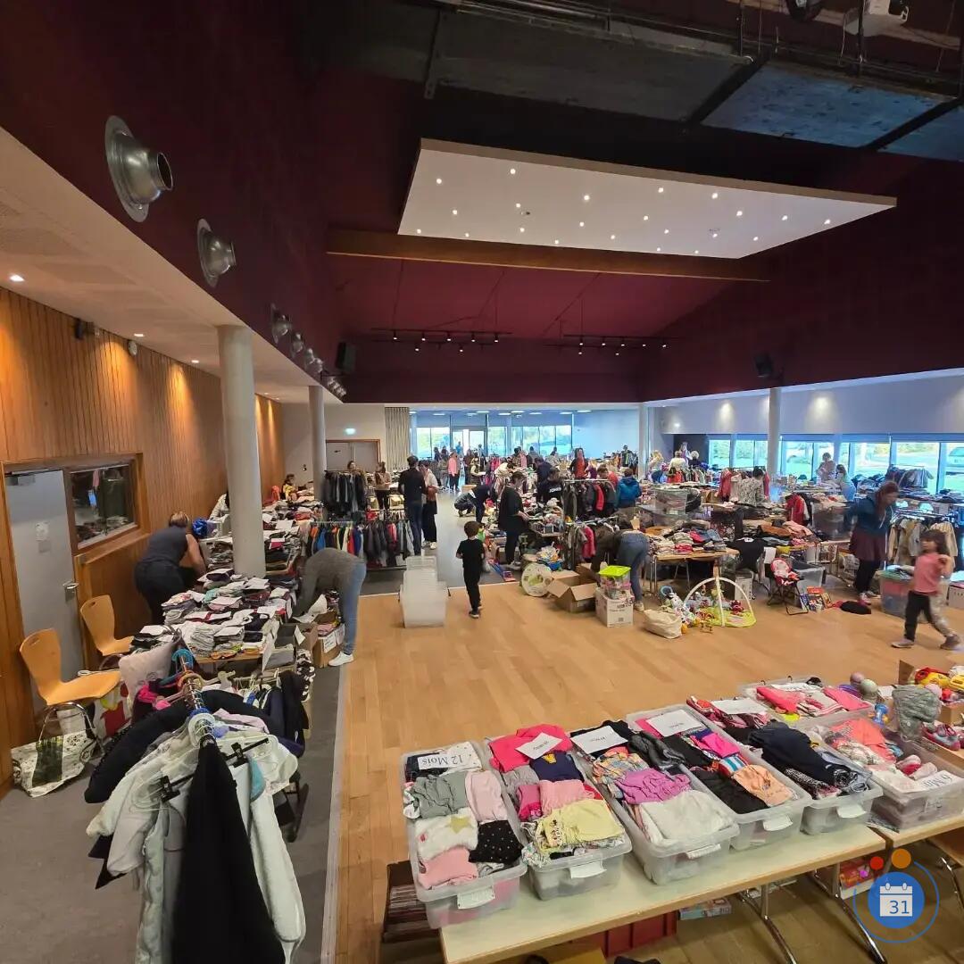 Image Marché aux vêtements, jouets et articles de puériculture (photo 1)