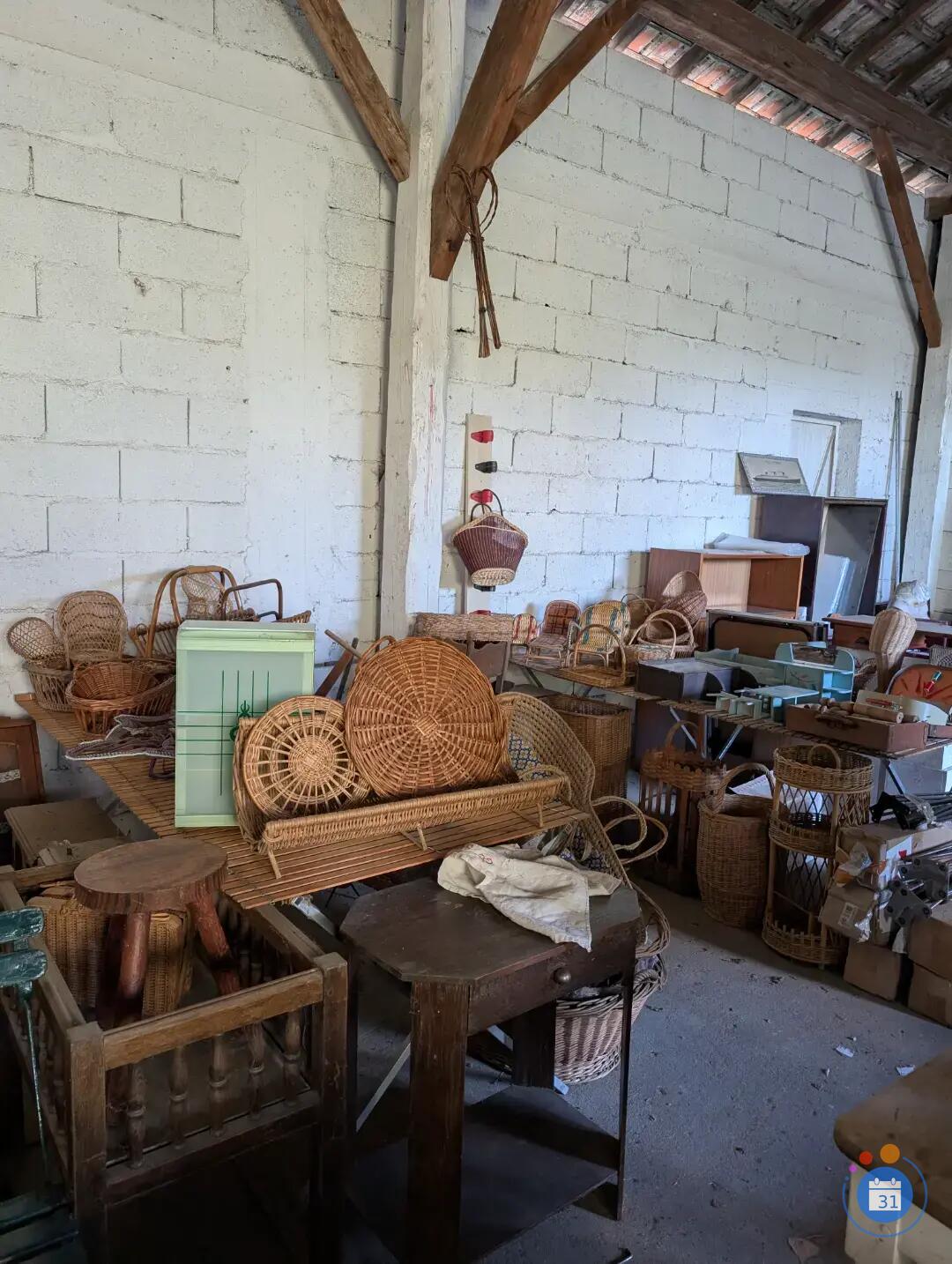 Image Vide dépôt de brocante (photo 2)