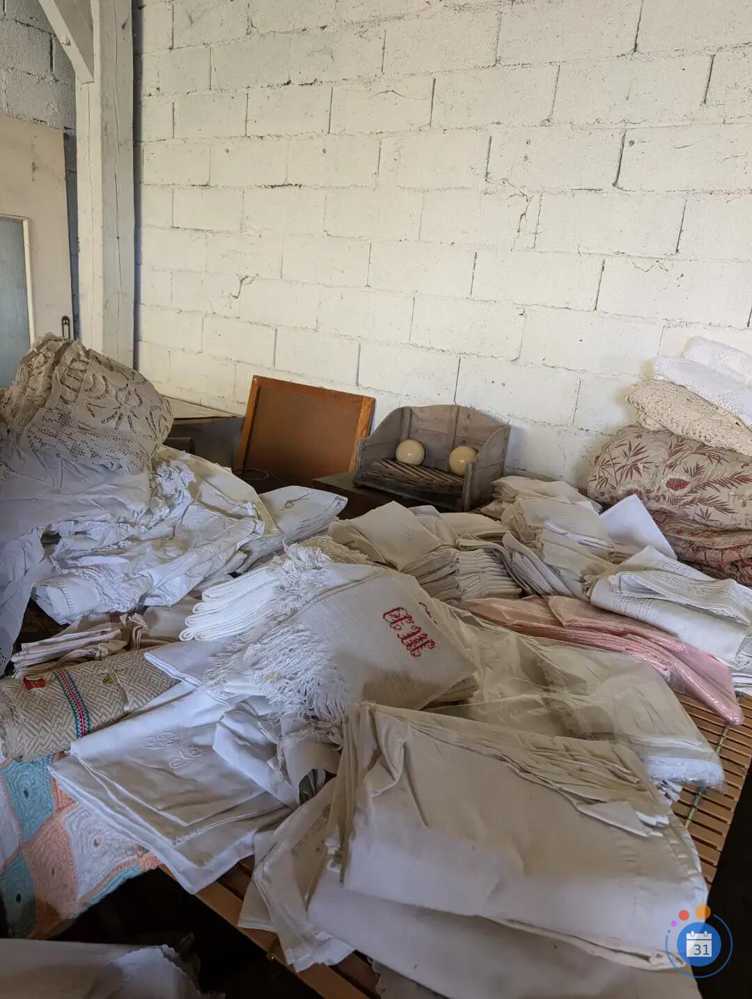 Image Vide dépôt de brocante (photo 3)
