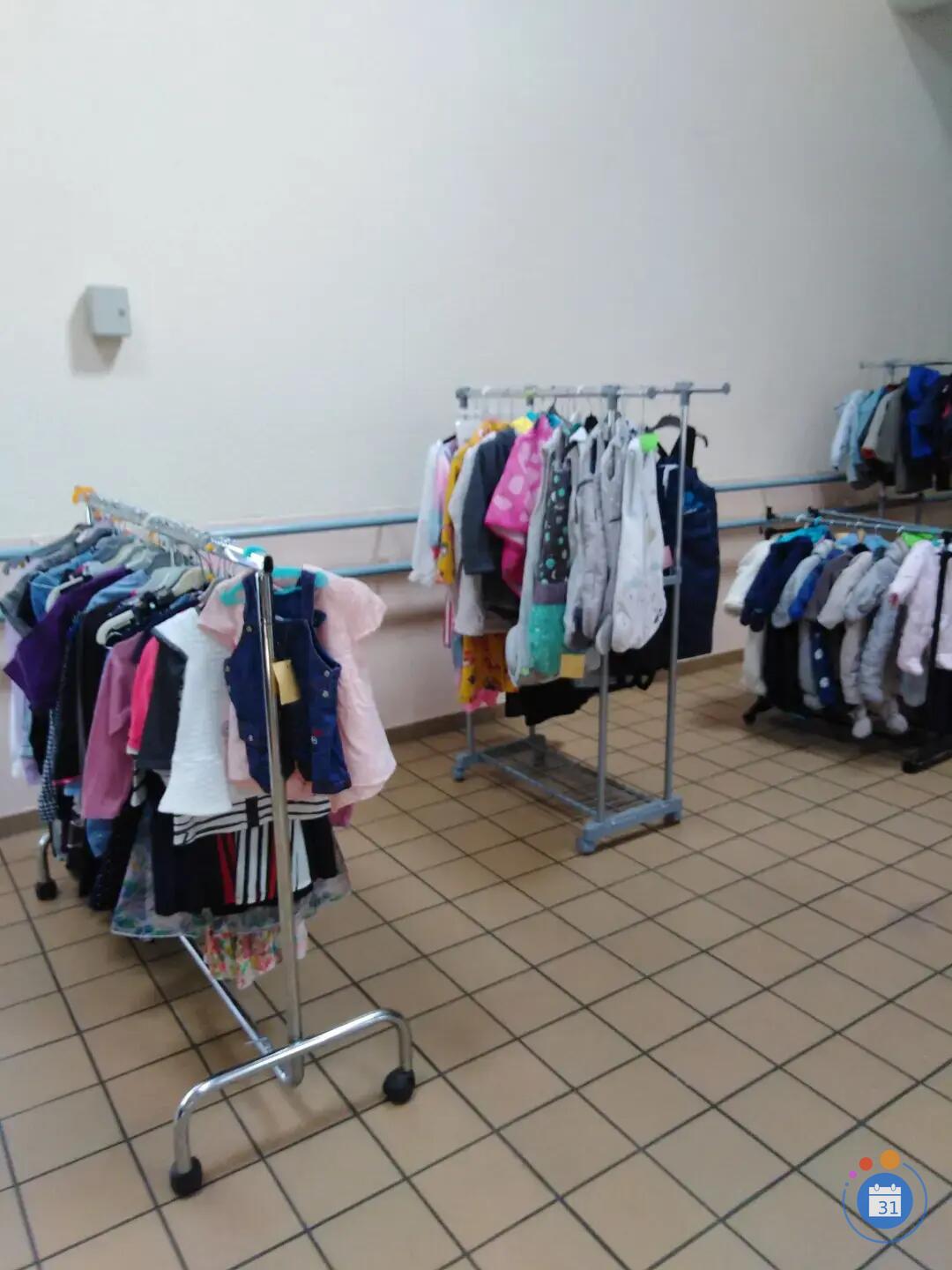 Image Bourse puériculture et vêtements enfants et ado (naissance à taille L) (photo 3)