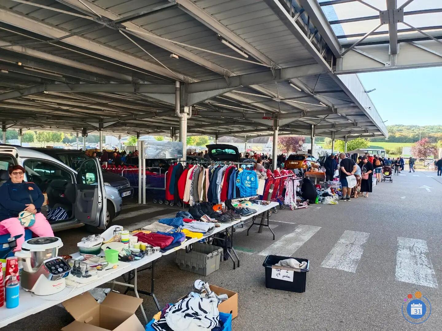 Image Grand vide grenier couvert (photo 2)