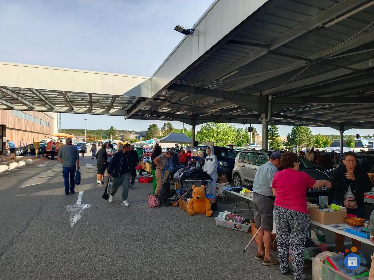Image Grand vide grenier couvert (photo 3)