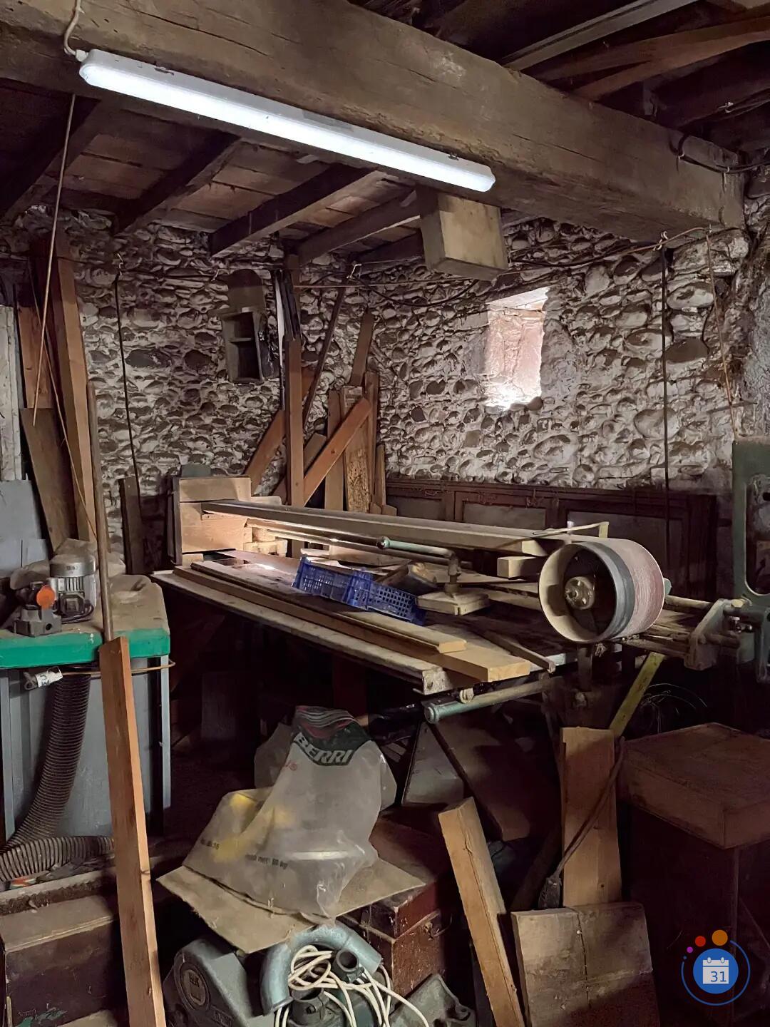 Image VIDE ATELIER DE MENUISERIE COMPLET (photo 3)