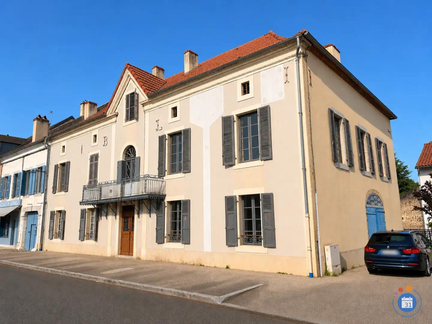 Image Grand vide-maison sur la place principale de Maubourguet (photo 1)
