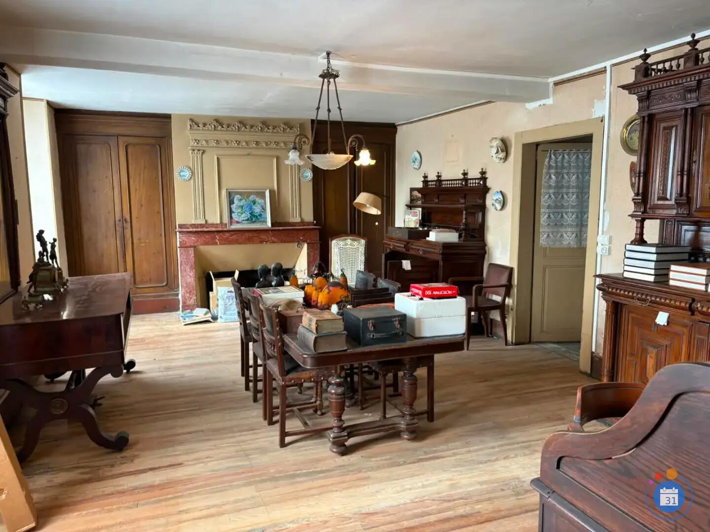 Image Grand vide-maison sur la place principale de Maubourguet (photo 2)
