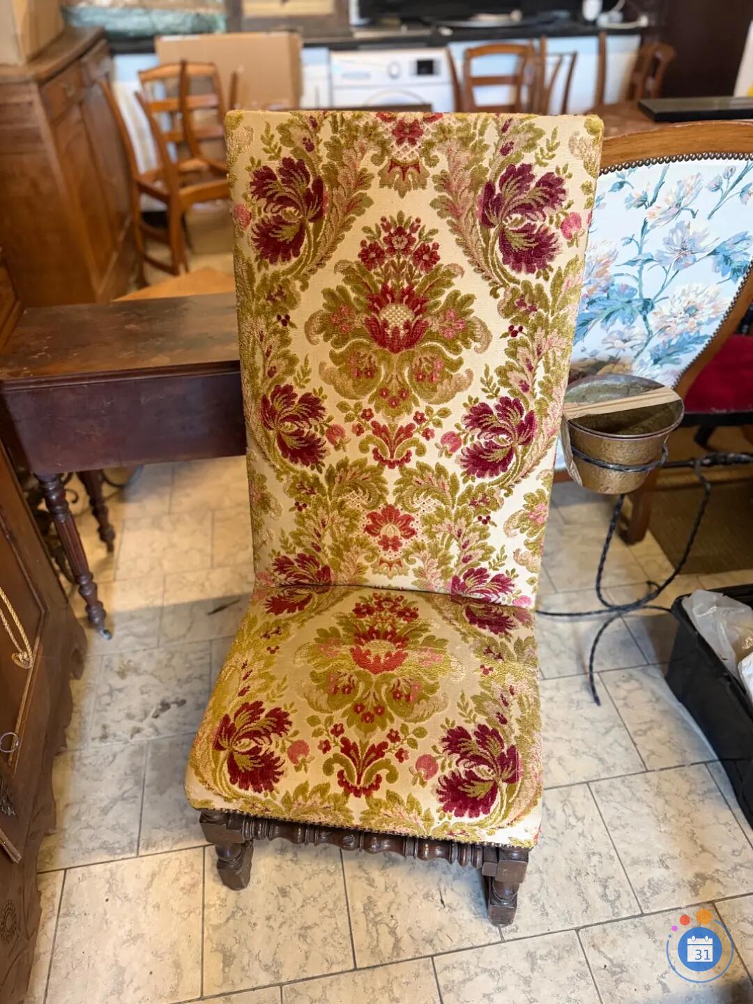 Image Vide maison, meubles anciens, literie, luminaires. … (photo 3)