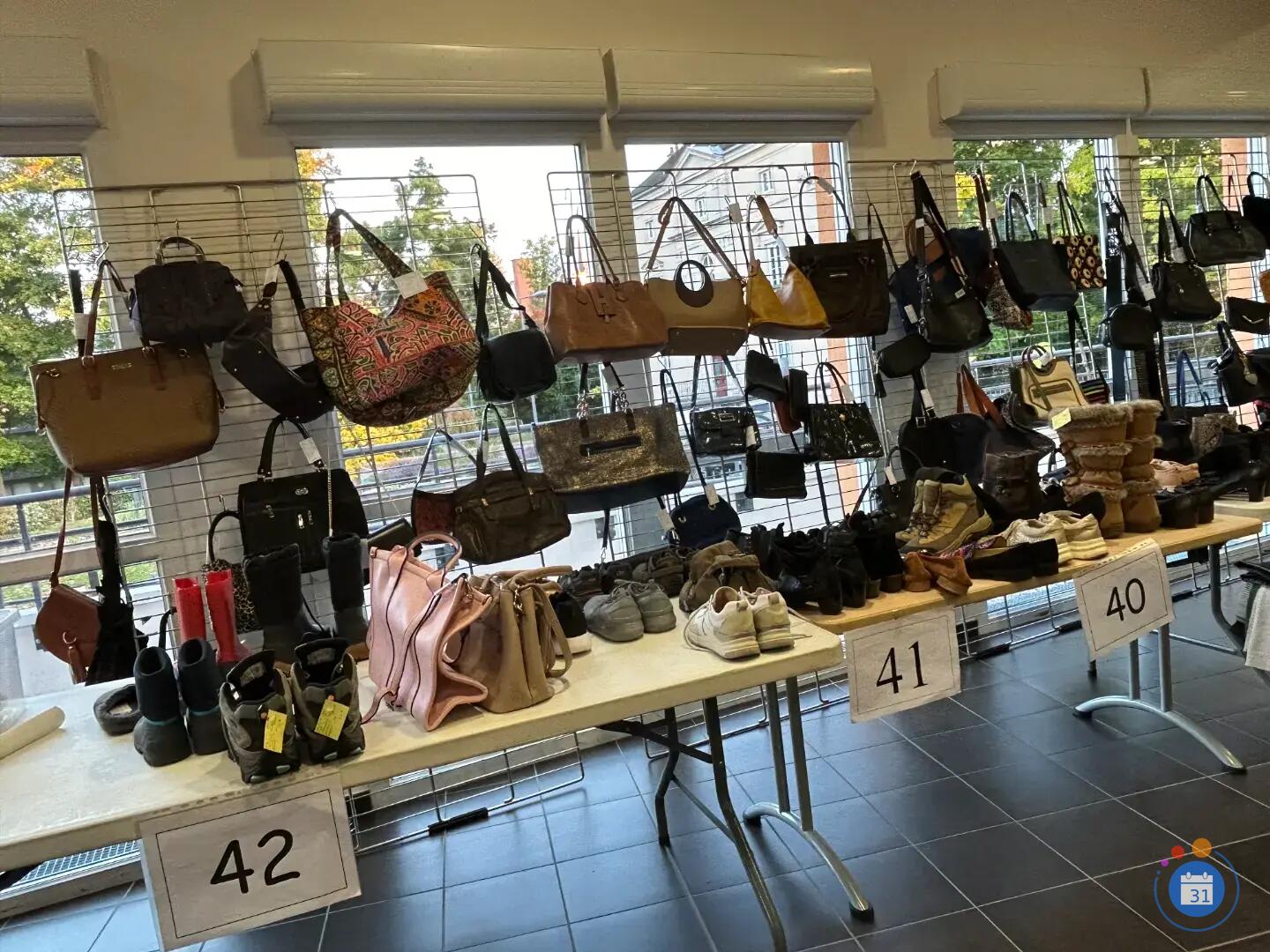 Image bourse aux vêtements - vente vêtements automne-hiver pour toute la famille (photo 3)