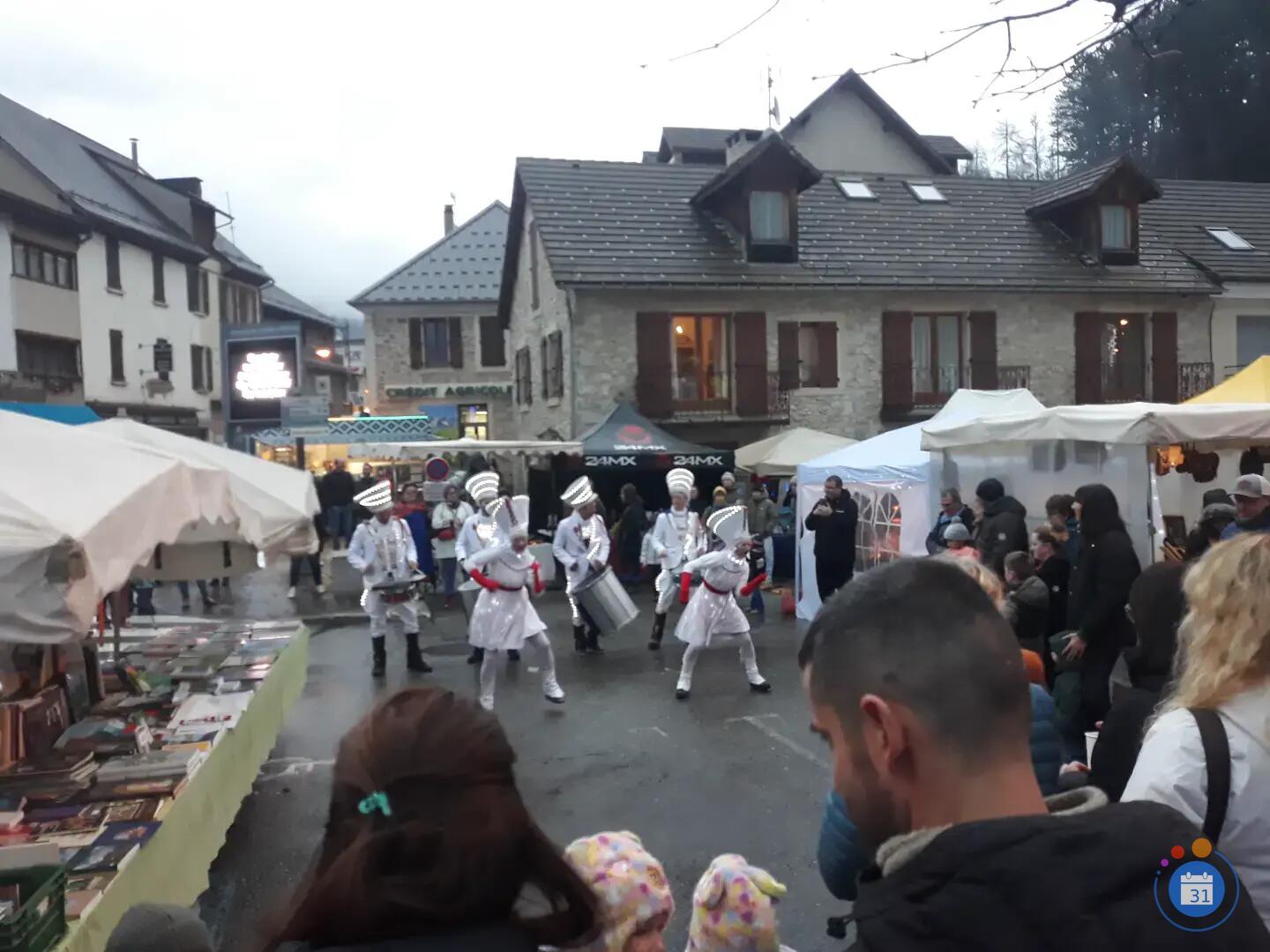 Image MARCHE DE NOËL - PONT DU FOSSÉ (photo 1)