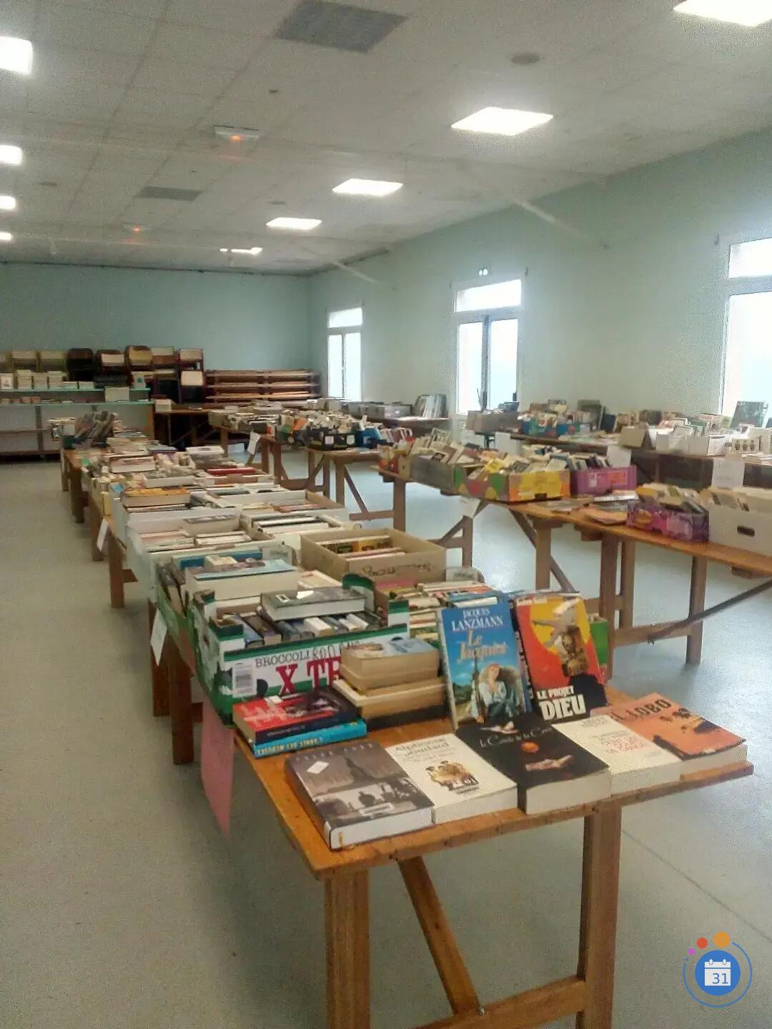 Image Grande vente de livres d'occasion (photo 1)