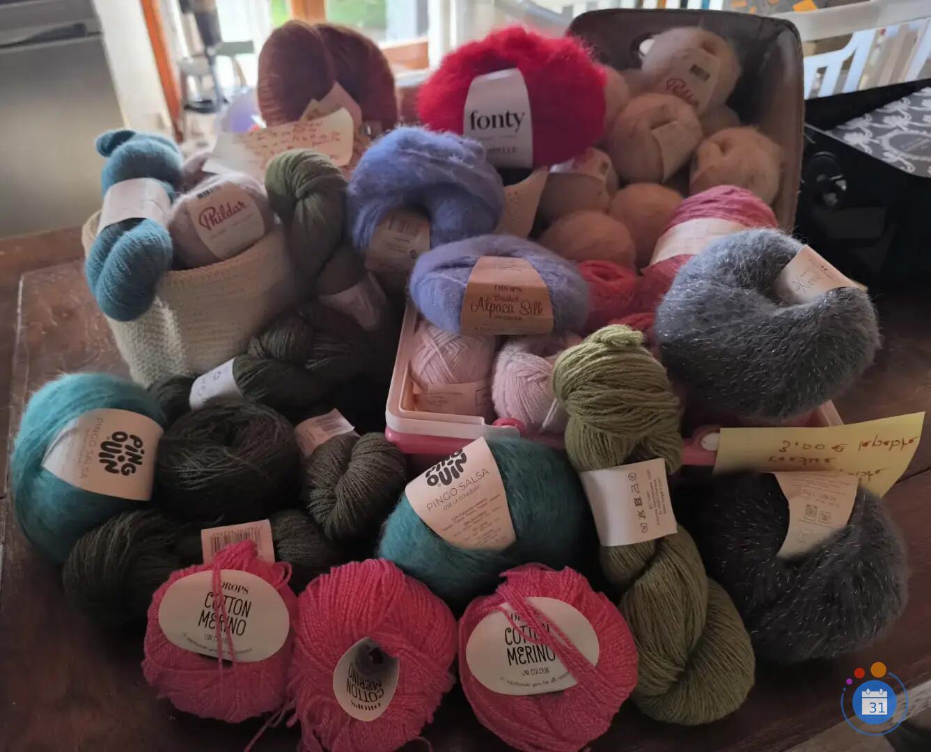 Image Vide maison : jouets, vêtements fille, laines, tissus, livres enfants et adulte (photo 1)