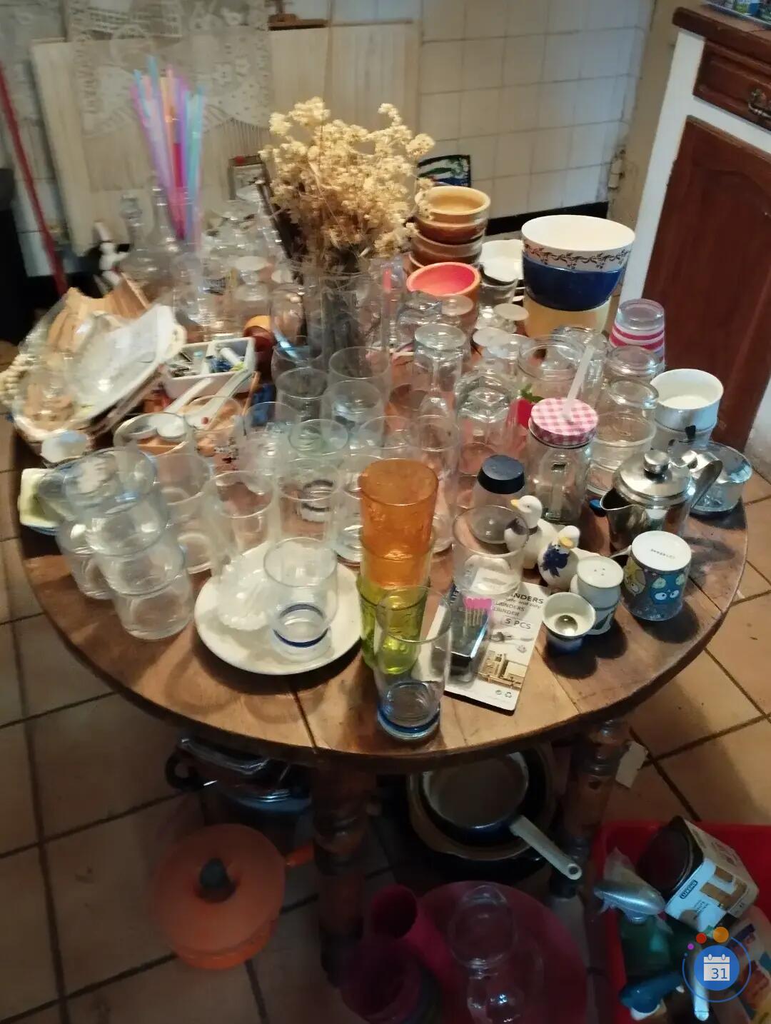 Image Vide maison. Vous prenez et payer ce que vous voulez. Sauf 2 ou 3 articles. (photo 2)