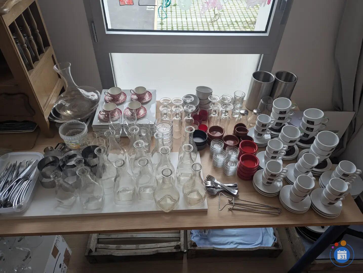 Image Vide maison (vaiselle, ustensiles cuisine, verres, petit électroménager...) (photo 1)