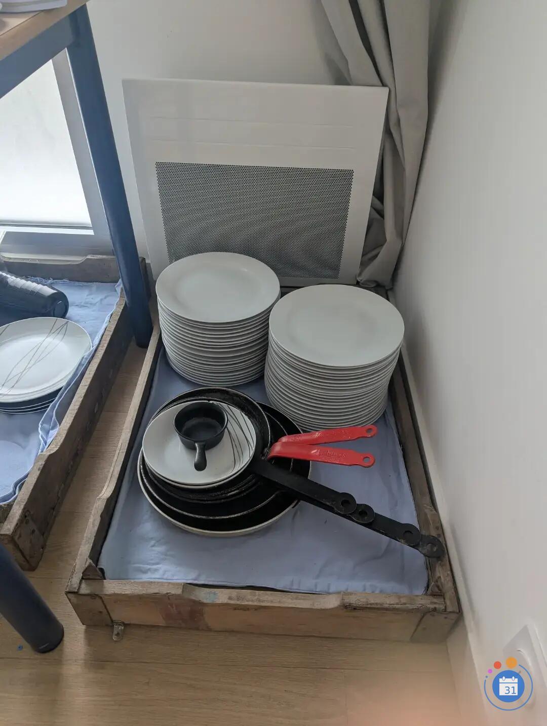 Image Vide maison (vaiselle, ustensiles cuisine, verres, petit électroménager...) (photo 4)